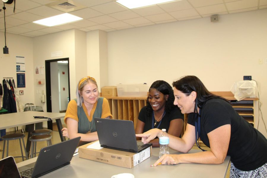 The Arts and Innovation department will look very different this year, as both Mrs. Davis-Rojo and Mrs. Osborne bid goodbye to Benjamin last year. Above, department chair Ms. Ford helps new teachers Ms. Clark and Ms. Duncan navigate some of the technology behind Buclinks. 