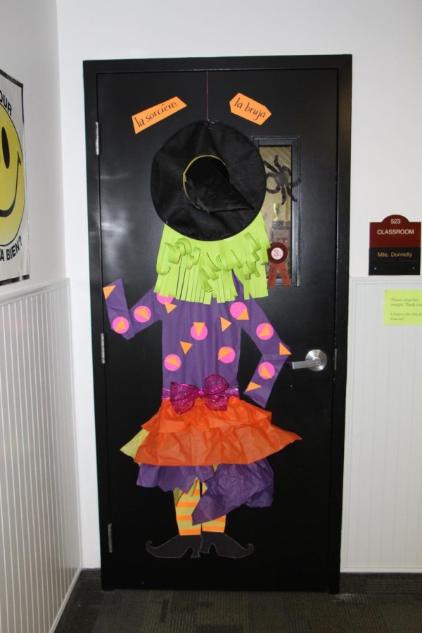 Ms. Donnellys a-door-able entry cast a spell on judges!