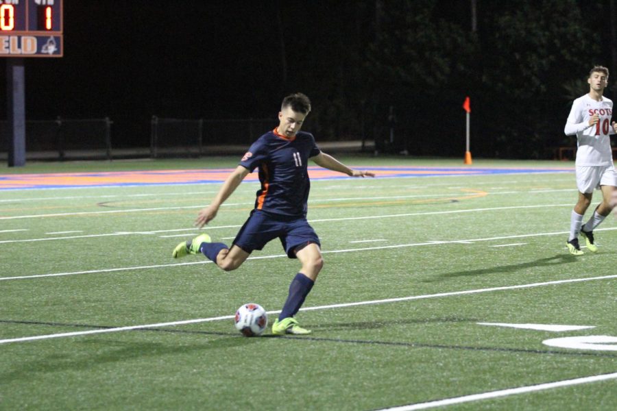 Senior Max Gelinas shows off some
fancy footwork during a recent game
against the Scots of St. Andrews.
