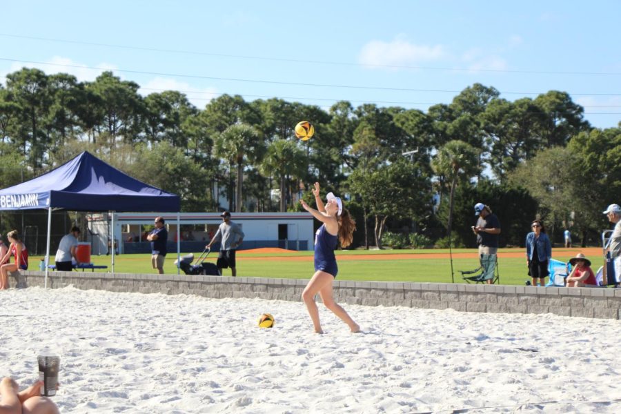 Junior+Riley+MacDermott+serves+up+a+ball+during+a+home+match.+The+Miller%0AVolleyball+Courts+are+brand+new+this+year+and+are+home+to+the+School%E2%80%99s+debut+beach+volleyball+team.