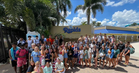 Following a day soaking in the sun while in the pools and on the slides at Rapids, the Senior Class posed for a picture.