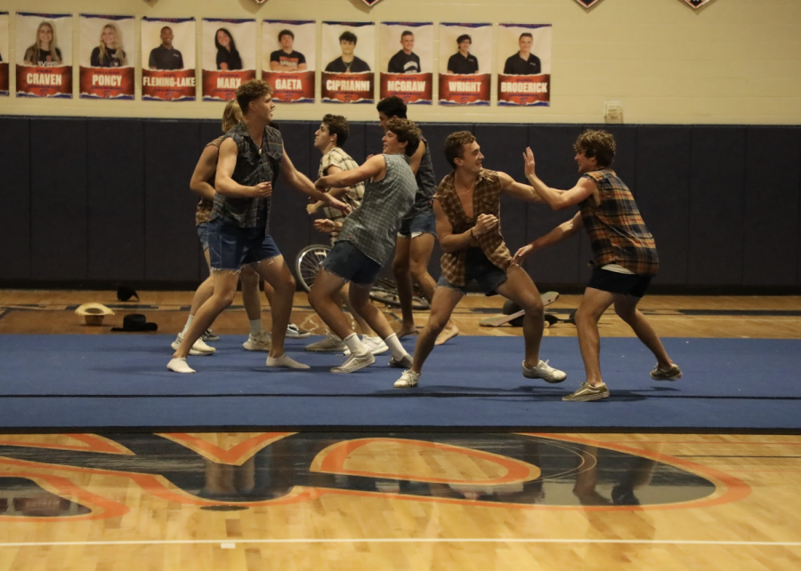 The Seniors pretended to have an all-out brawl in their performance, but it would not prove to be enough to help them take the Male Cheer crown.