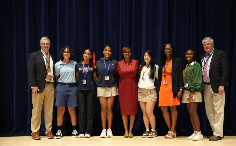 Diversity Council members pose for a picture with Head of Upper School Mr. Fletcher Carr, guest speaker Ms. Katrina Long-Robinson, Council advisor Ms. Rachelle Mays, and Head of School Mr. Dave Faus. Members, l-r: Savannah Thompson, Victoria Powell, Angelena Townsend, Malia Fink, and Nahla Bond.