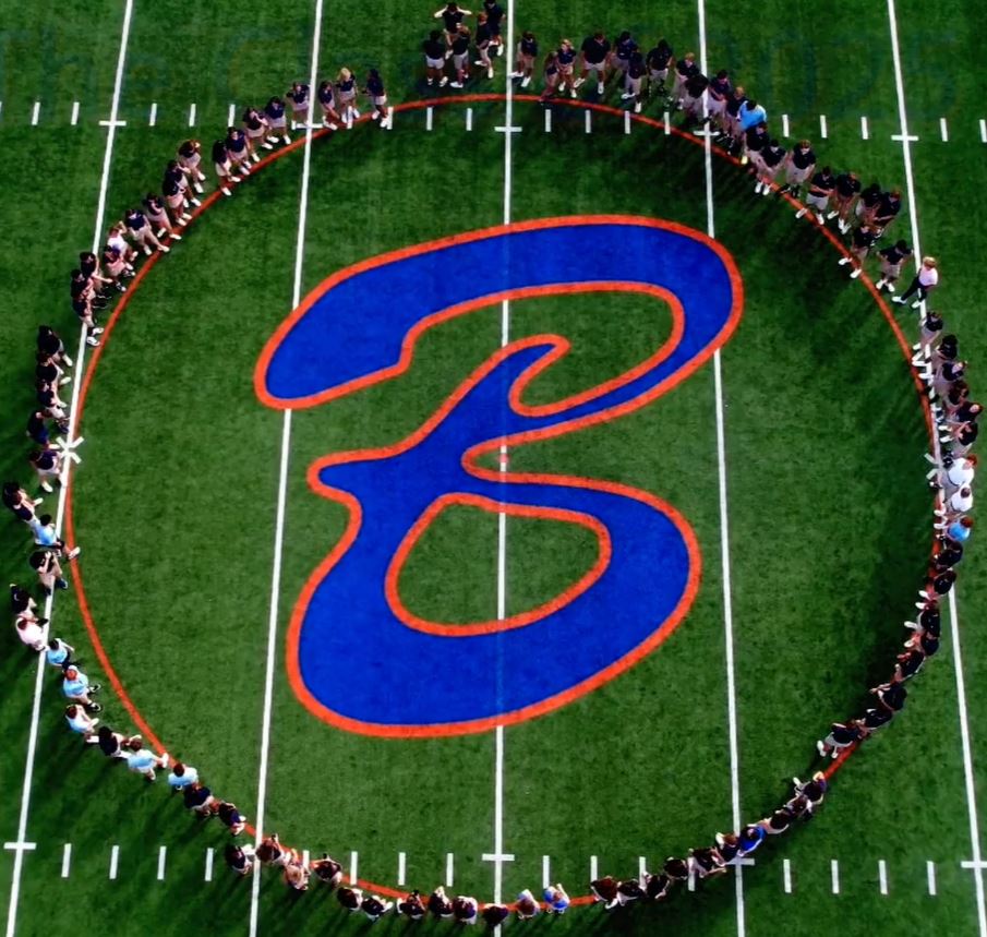 The Class of 2025 gathers for a class picture on Theofilos Field.