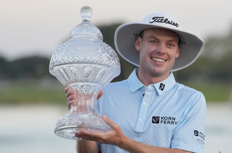 Highsmith holds up the trophy on Sunday on the 18th green with only smiles. (Photo courtesy from Washington Golf).